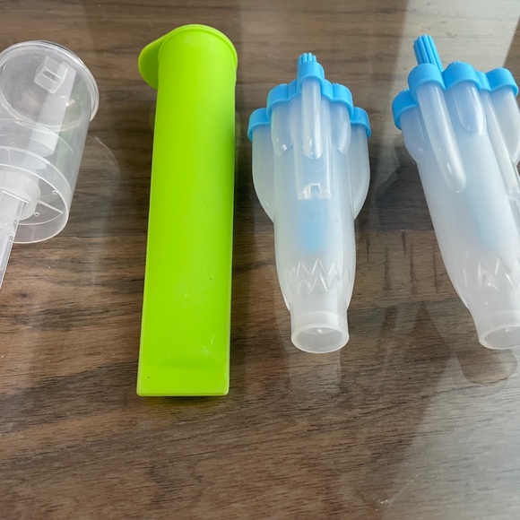 Like New 4-Piece Popsicle Mold Set - Picture 3 of 13